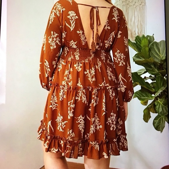 Tie Back Dress - Picture 3 of 4